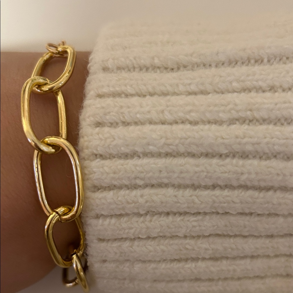 Elegant Gold Chain Bracelet
